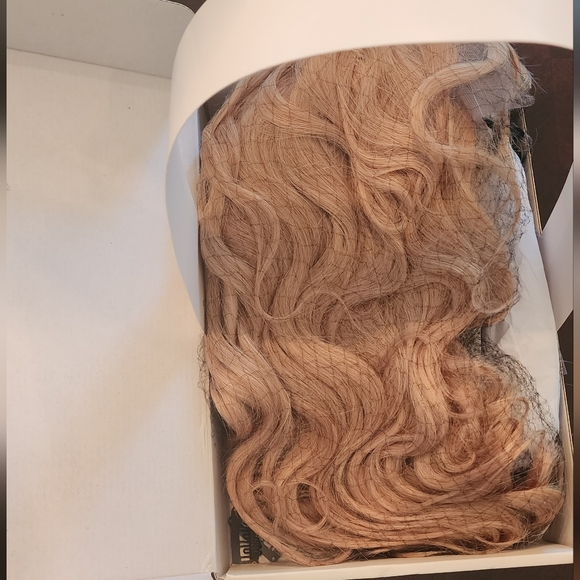 Synthetic blonde lace front wig- 16 inch long - Picture 1 of 2
